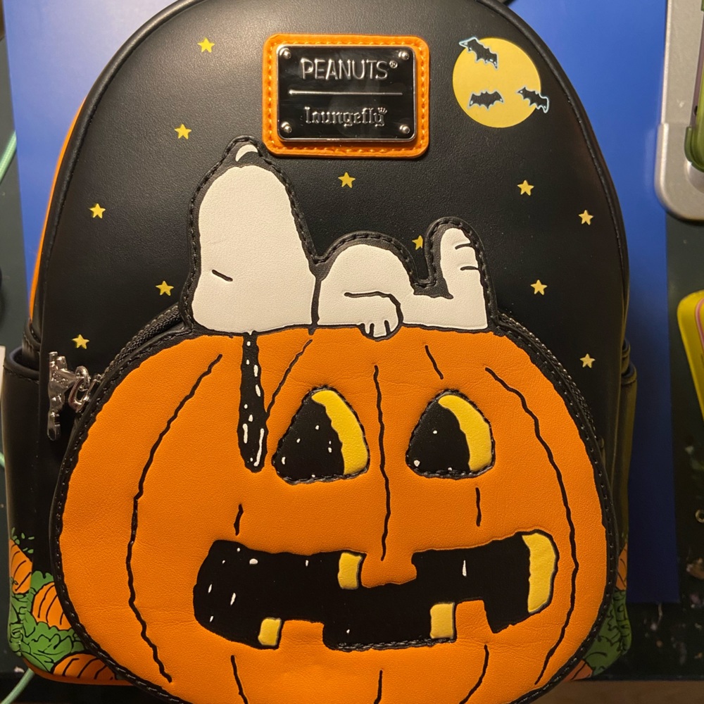 Loungefly halloween snoopy backpack